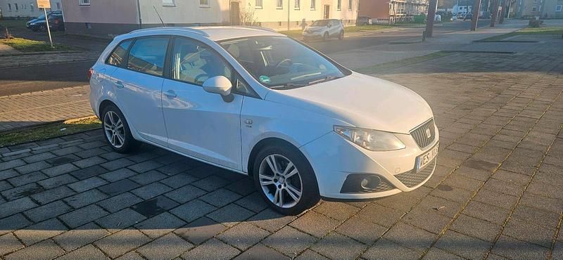Weiß Gebraucht 2011 Seat Ibiza ST Kombi | 1.799 € (Guter Preis) - Bild 1/4