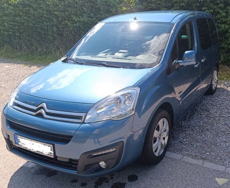 Blau Gebraucht 2017 Citroën Berlingo PureTech Van / Kleinbus | 12.500 € (Fairer Preis) - Bild 1/4