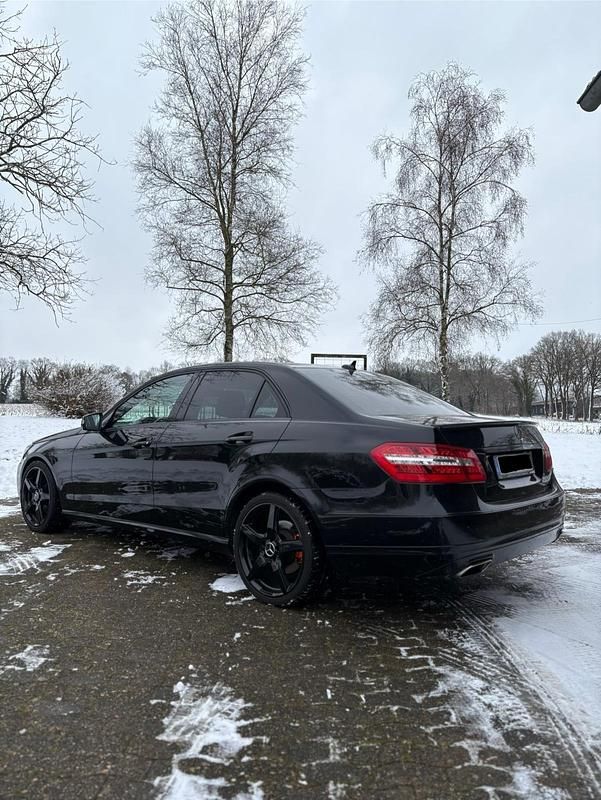 Gebraucht Mercedes E350 Avantgarde 292 PS (214 kW) 2009 Schwarz Limousine