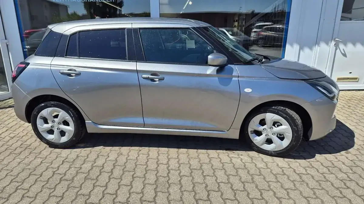 Neu Suzuki Swift Comfort 83 PS (61 kW) 2025 Premium silver met. Kleinwagen