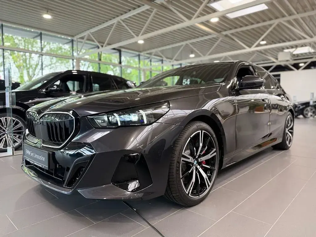 Neu BMW 540 Performance 303 PS (222 kW) 2026 Sophistograu brillanteffekt Limousine