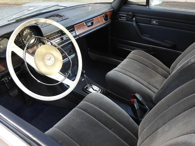 Gebraucht Mercedes W114 131 PS (96 kW) 1969 Silber Coupé