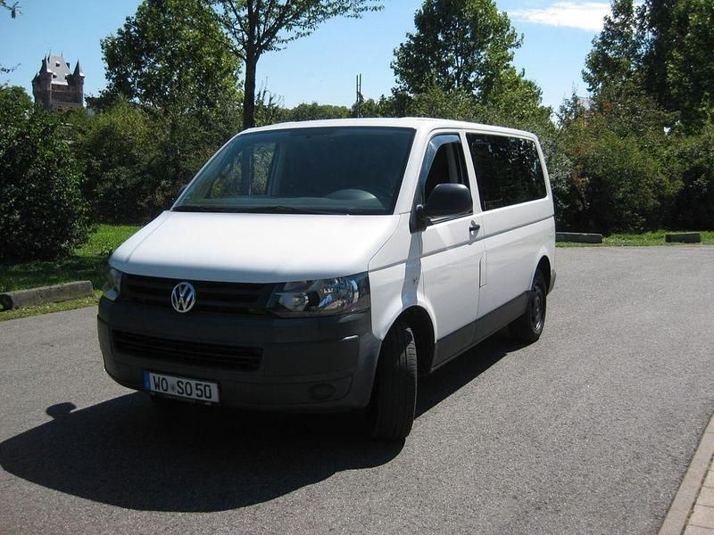 Weiß Gebraucht 2011 VW Caravelle Van / Kleinbus | 12.300 € (Guter Preis) - Bild 1/4