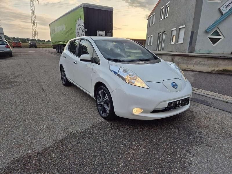 Weiß Gebraucht 2017 Nissan Leaf Acenta Kleinwagen | 6.950 € - Bild 1/4