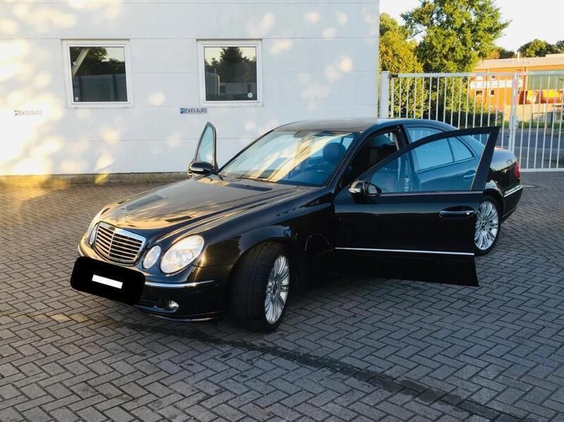 Schwarz Gebraucht 2005 Mercedes E320 Limousine | 8.000 € (Etwas zu teuer) - Bild 1/4