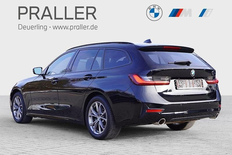 Gebraucht BMW 330 Sport Line 258 PS (189 kW) 2022 Schwarz ii Kombi