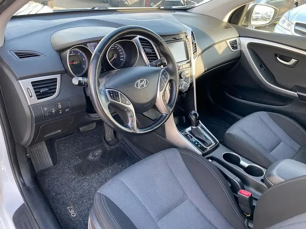 Gebraucht Hyundai i30 Trend 136 PS (100 kW) 2016 Polar white Kombi