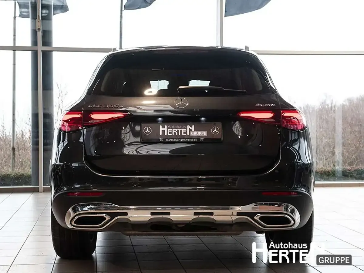 Gebraucht Mercedes GLC300 204 PS (150 kW) 2024 Grau SUV