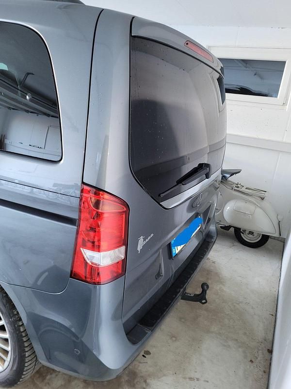 Gebraucht Mercedes V220 Edition 163 PS (119 kW) 2017 Grau Van / Kleinbus