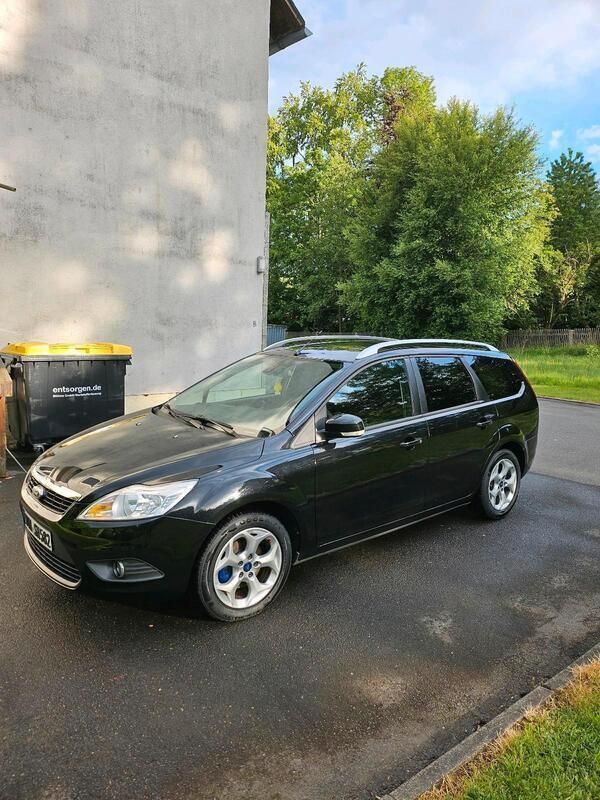 Schwarz Gebraucht 2011 Ford Focus Kombi | 3.200 € (Guter Preis) - Bild 1/4