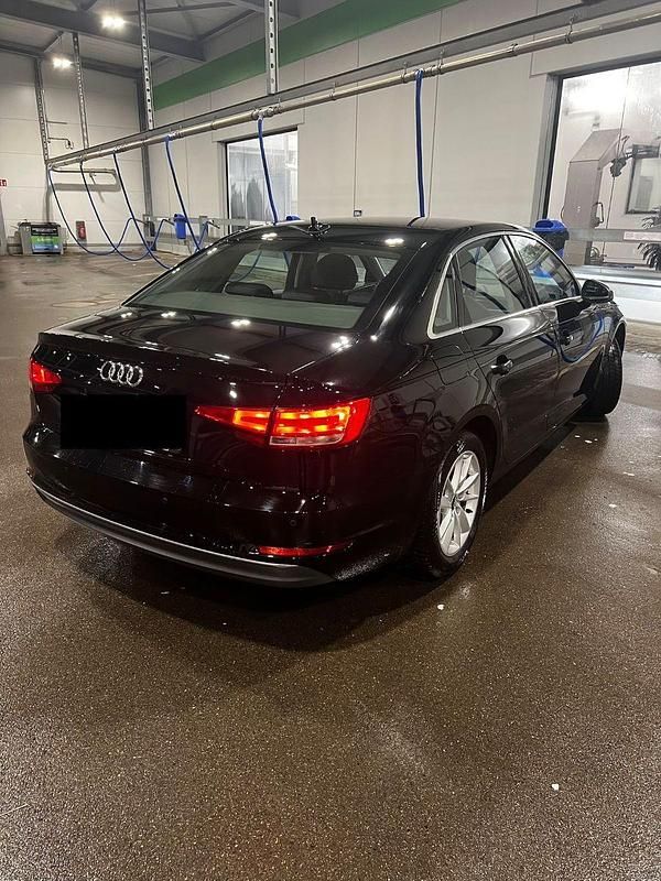 Gebraucht Audi A4 Sport 150 PS (110 kW) 2017 Schwarz Limousine