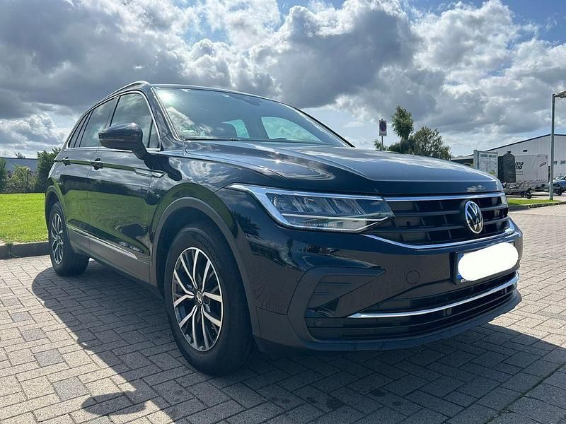 Schwarz Gebraucht 2022 VW Tiguan Life SUV | 25.800 € (Guter Preis) - Bild 1/4
