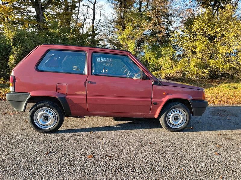 Używany Fiat Panda 54 KM (39 kW) 2002 Czerwony Hatchback