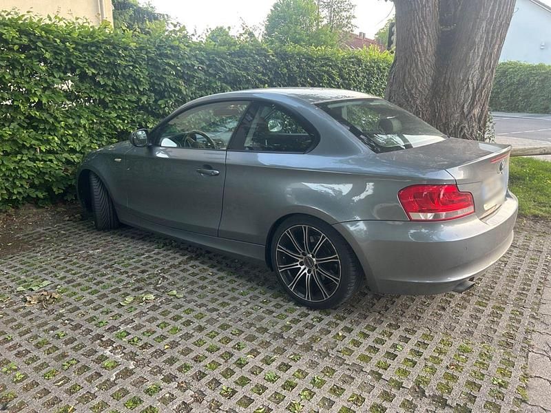 Gebraucht BMW 118 Coupé 143 PS (105 kW) 2012 Grau Coupé