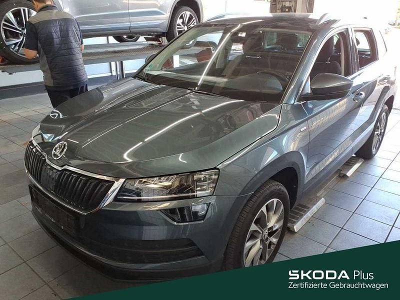 F6 quarzgrau metallic Gebraucht 2021 Skoda Karoq Clever SUV | 24.888 € (Fairer Preis) - Bild 1/4