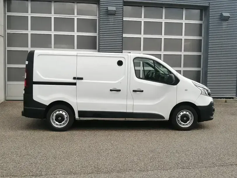 Second-hand Renault Trafic 90 CP (66 kW) 2016 Alb Monovolum