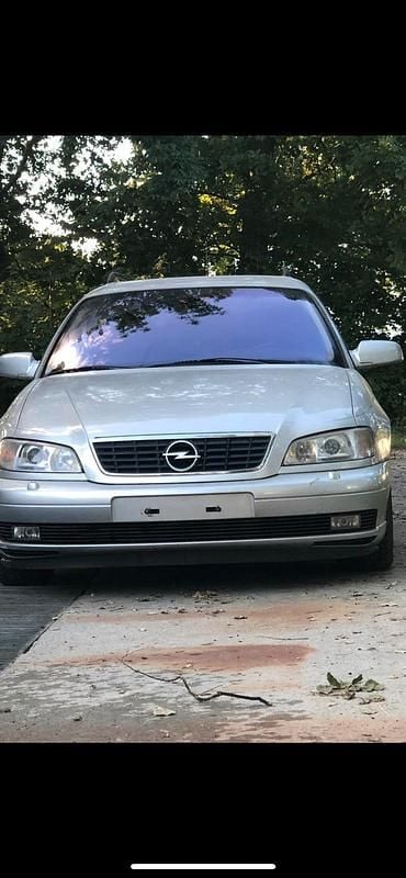 Silber Gebraucht 2002 Opel Omega Kombi | 7.500 € - Bild 1/4