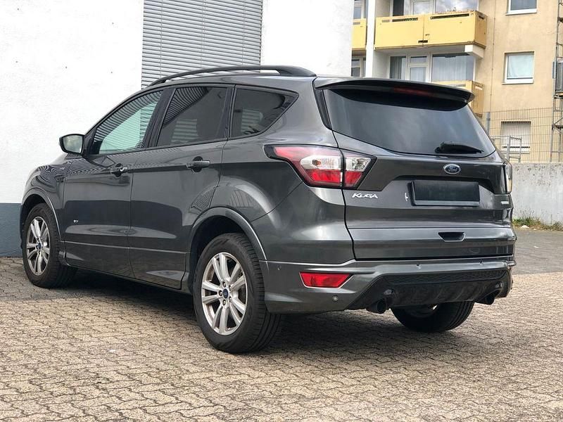 Gebraucht Ford Kuga ST-Line 182 PS (133 kW) 2017 Grau SUV