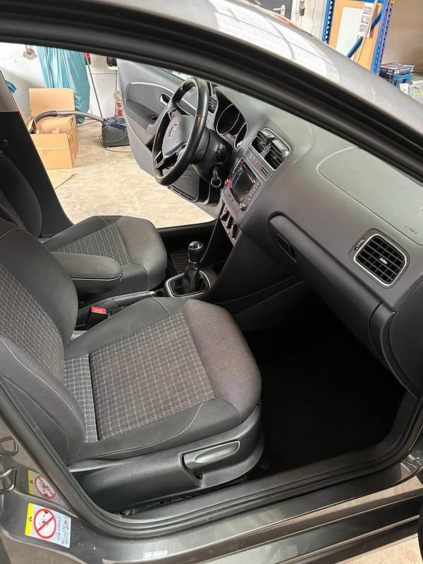 Gebraucht VW Polo 90 PS (66 kW) 2014 Grau Kleinwagen