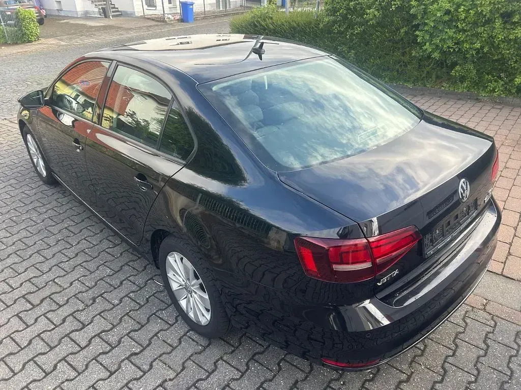 Gebraucht VW Jetta Comfortline 125 PS (91 kW) 2016 Schwarz Limousine