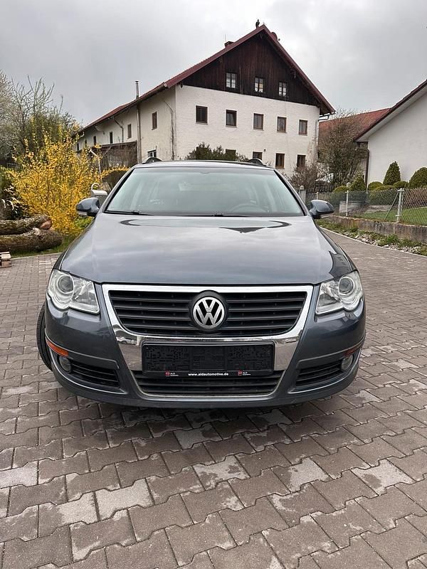 Gebraucht VW Passat 122 PS (89 kW) 2011 Grau Kombi