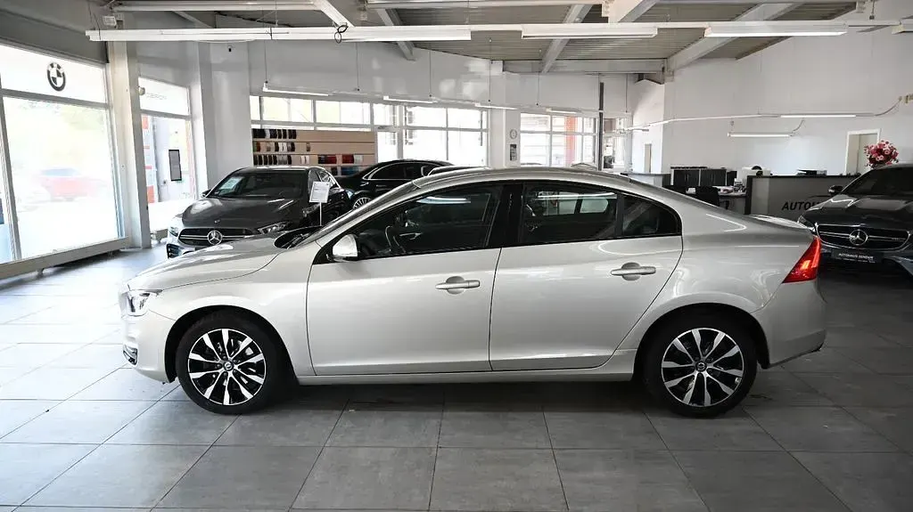 Gebraucht Volvo S60 Linje Svart 152 PS (111 kW) 2018 Gold Limousine