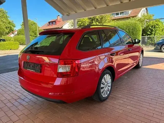 Gebraucht Skoda Octavia Active 110 PS (80 kW) 2015 Cervena corrida/corrida rot Kombi