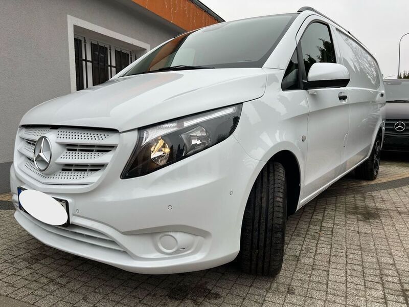 Weiß Gebraucht 2022 Mercedes Vito Van / Kleinbus | 30.226 € (Fairer Preis) - Bild 1/4