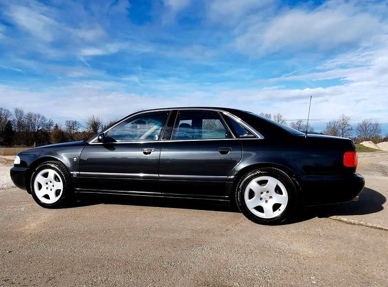 Gebraucht Audi A8 299 PS (219 kW) 1995 Blau Limousine