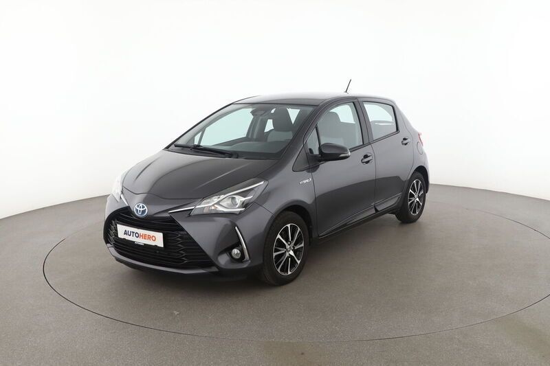 Grau Gebraucht 2018 Toyota Yaris Team Limousine | 15.090 € (Teuer) - Bild 1/4