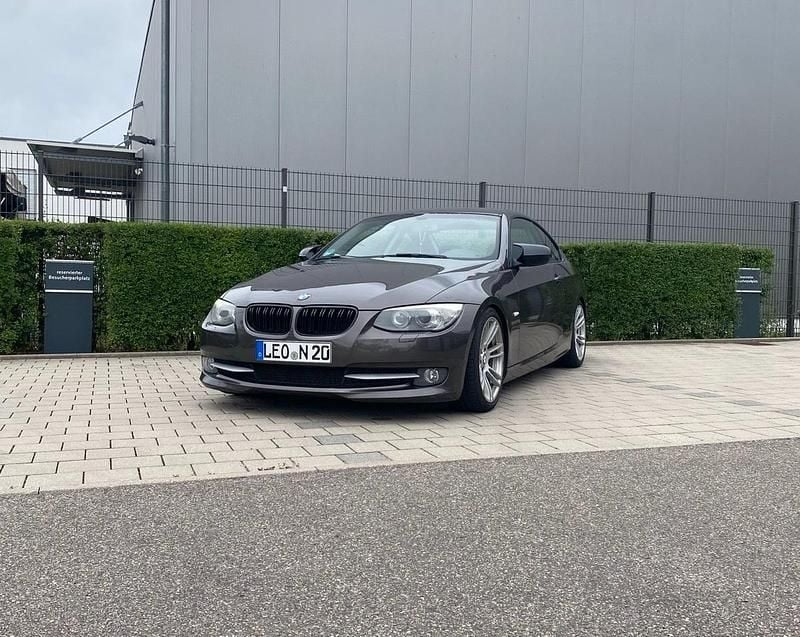 Braun Gebraucht 2010 BMW 330 M Sport Coupé | 9.999 € (Guter Preis) - Bild 1/4
