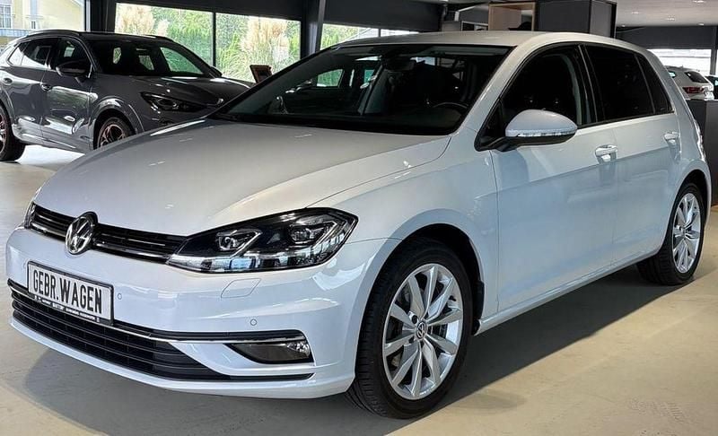 Weiß Gebraucht 2017 VW Golf VII Limousine | 14.590 € (Fairer Preis) - Bild 1/4