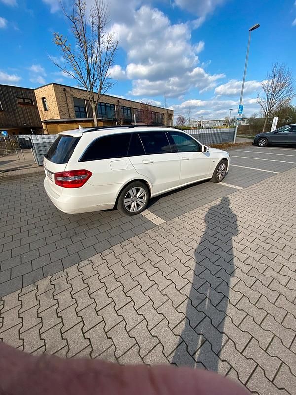 Gebraucht Mercedes E200 136 PS (100 kW) 2010 Weiß Kombi
