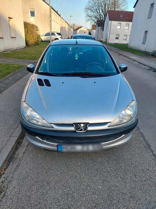Gebraucht Peugeot 206 75 PS (55 kW) 2002 Silber Kleinwagen