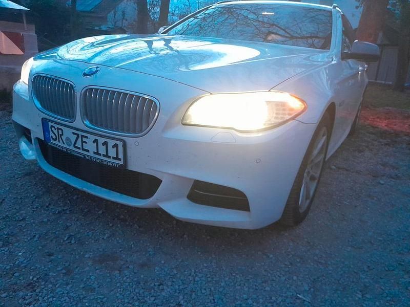 Gebraucht BMW M550 Sport Line 381 PS (280 kW) 2012 Weiß Limousine