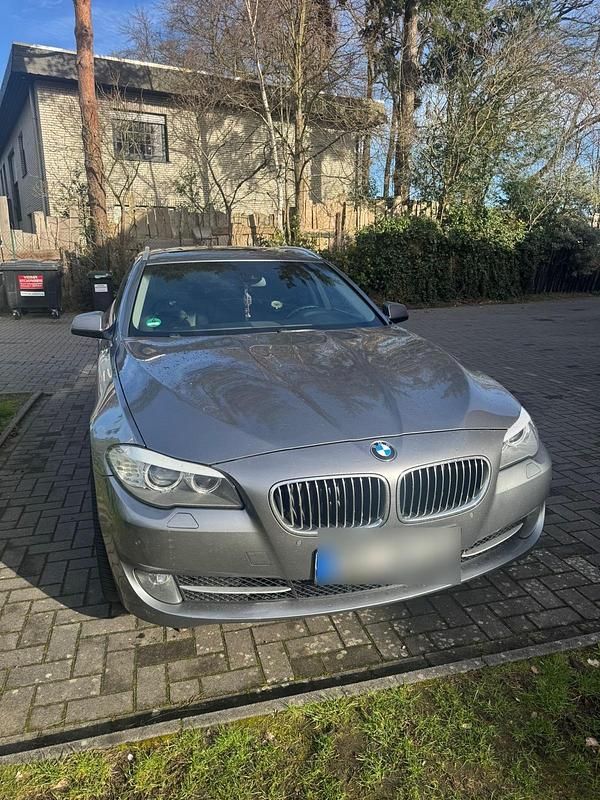 Gebraucht BMW 520 184 PS (135 kW) 2011 Grau Limousine