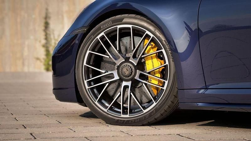 Neu Porsche 992 711 PS (522 kW) 2026 Tiefschwarzmetallic Cabrio