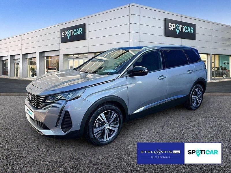 Grau Gebraucht 2023 Peugeot 5008 Allure Van / Kleinbus | 29.875 € (Fairer Preis) - Bild 1/4