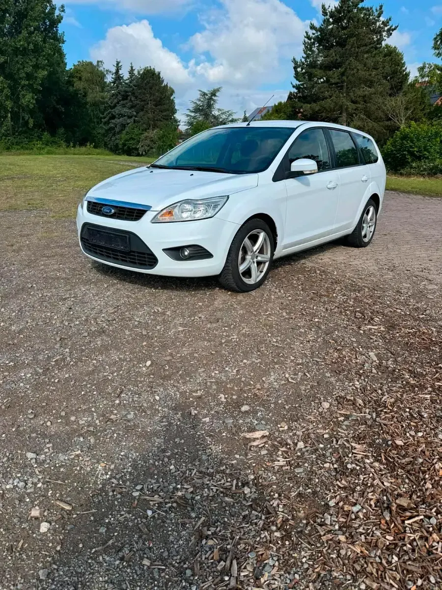 Gebraucht Ford Focus 109 PS (80 kW) 2009 Weiß Kombi