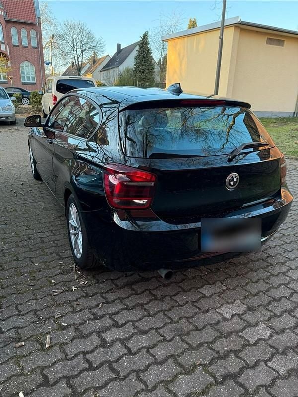 Gebraucht BMW 114 102 PS (75 kW) 2013 Schwarz Kleinwagen