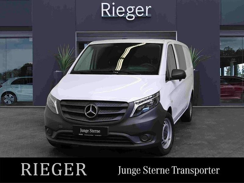 Weiß Gebraucht 2023 Mercedes Vito Van / Kleinbus | 32.963 € (Guter Preis) - Bild 1/4