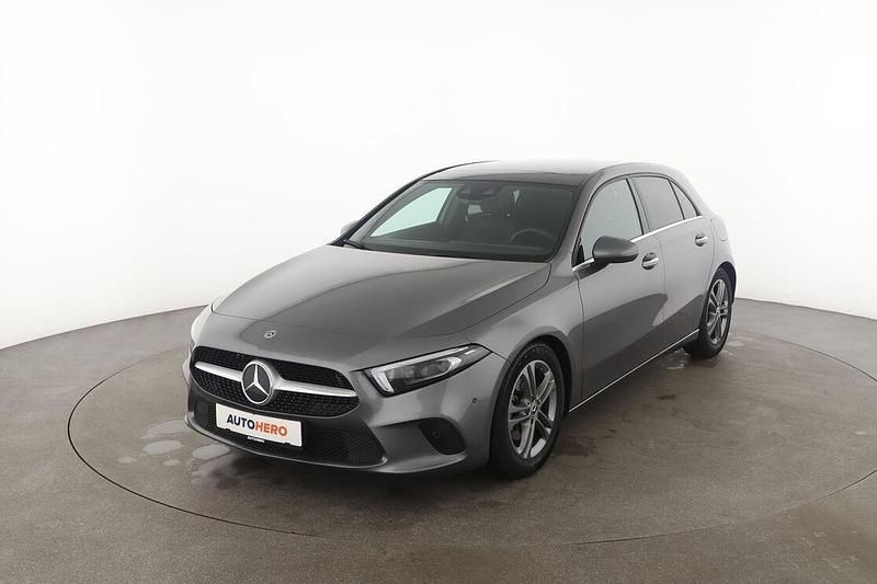 Grau Gebraucht 2018 Mercedes A200 Limousine | 22.860 € (Etwas zu teuer) - Bild 1/3