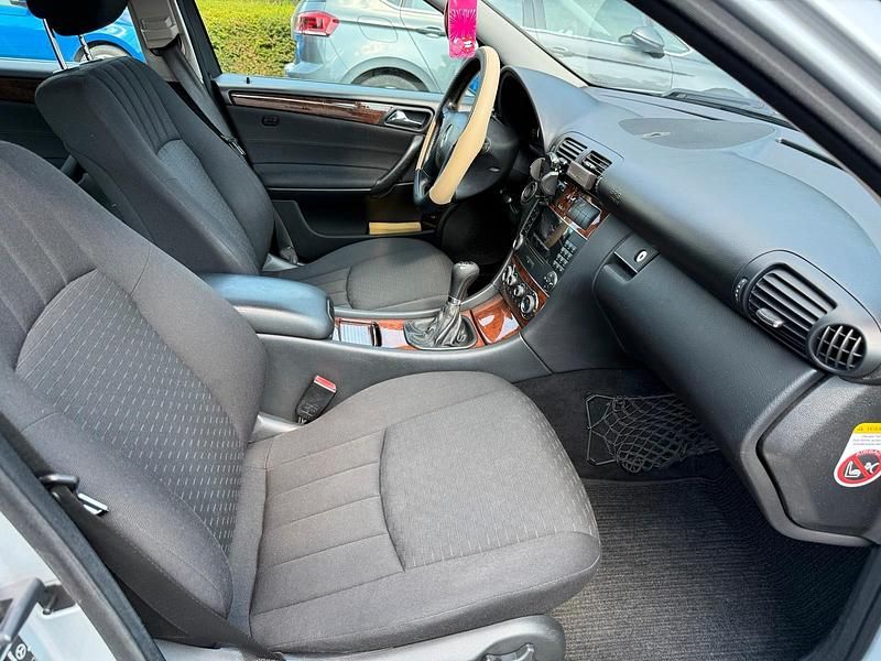 Silber Gebraucht 2006 Mercedes C200 Limousine | 3.200 € (Fairer Preis) - Bild 1/4