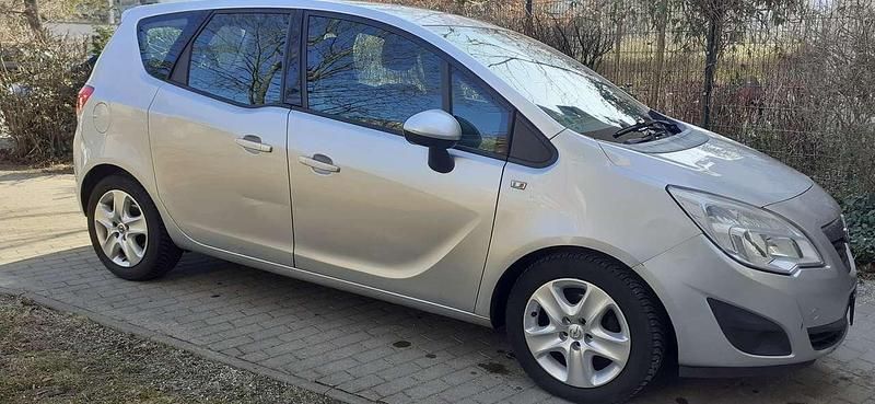 Gebraucht Opel Meriva Edition 101 PS (74 kW) 2010 Silber Van / Kleinbus