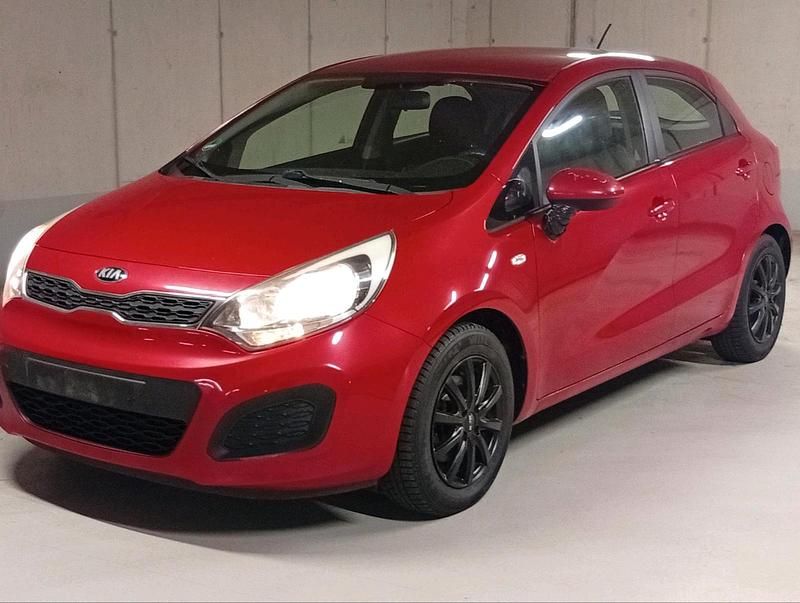 Gebraucht Kia Rio Edition 7 86 PS (63 kW) 2013 Rot Limousine