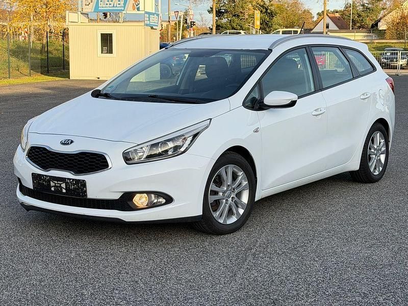 Weiß Gebraucht 2014 Kia Ceed Sportswagon Kombi | 6.980 € (Fairer Preis) - Bild 1/4