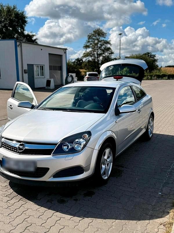 Silber Gebraucht 2008 Opel Astra GTC Kleinwagen | 1.900 € (Guter Preis) - Bild 1/4