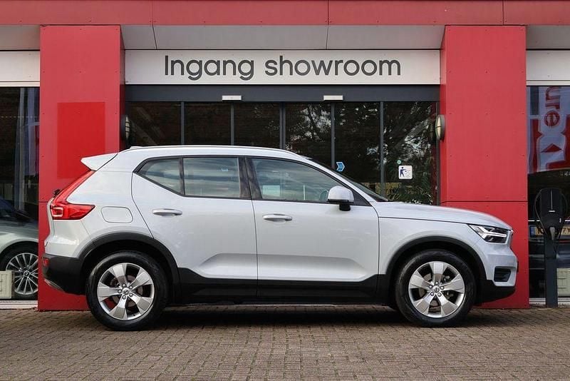 Gebraucht Volvo XC40 Business Edition 131 PS (96 kW) 2022 Grau SUV