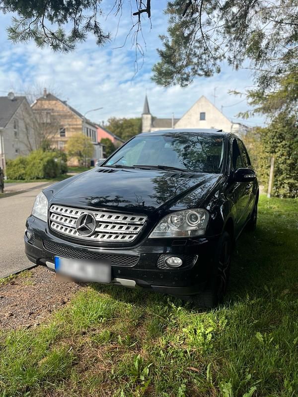 Schwarz Gebraucht 2007 Mercedes ML320 SUV | 6.900 € (Guter Preis) - Bild 1/4
