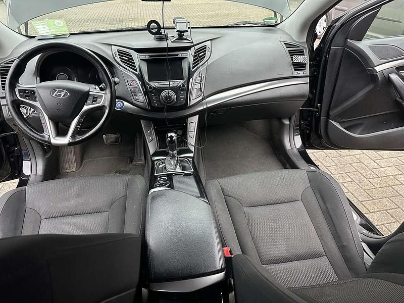 Gebraucht Hyundai i40 137 PS (100 kW) 2011 Schwarz